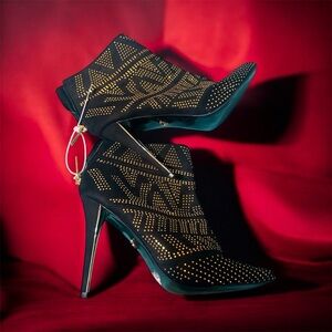 Thalia Sodi studded booties 😍